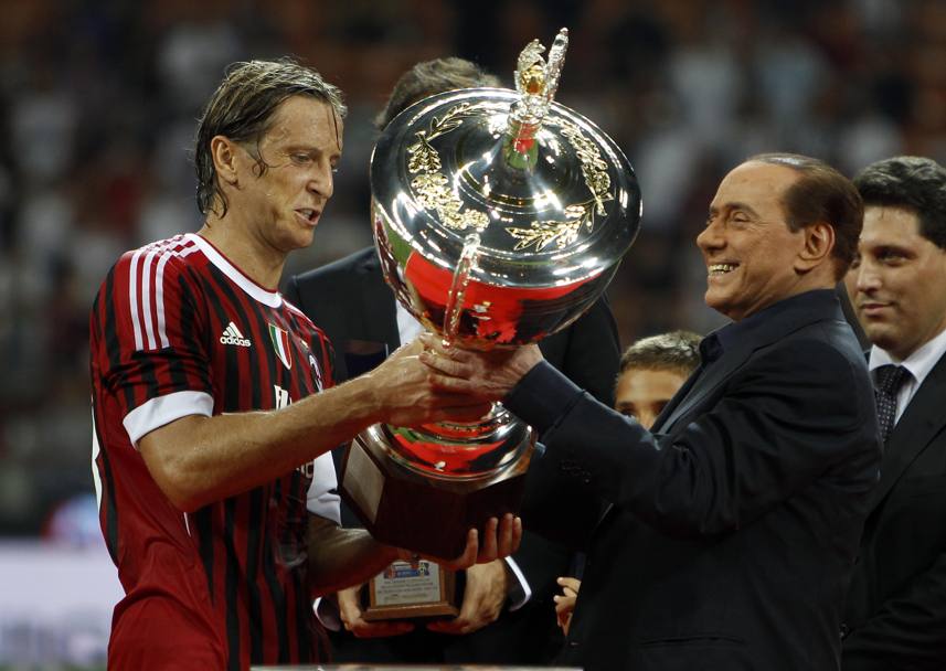 Agosto 2011: Silvio Berlusconi festeggia con Ambrosini la conquista del Trofeo Luigi Berlusconi, dedicato a suo padre. Reuters